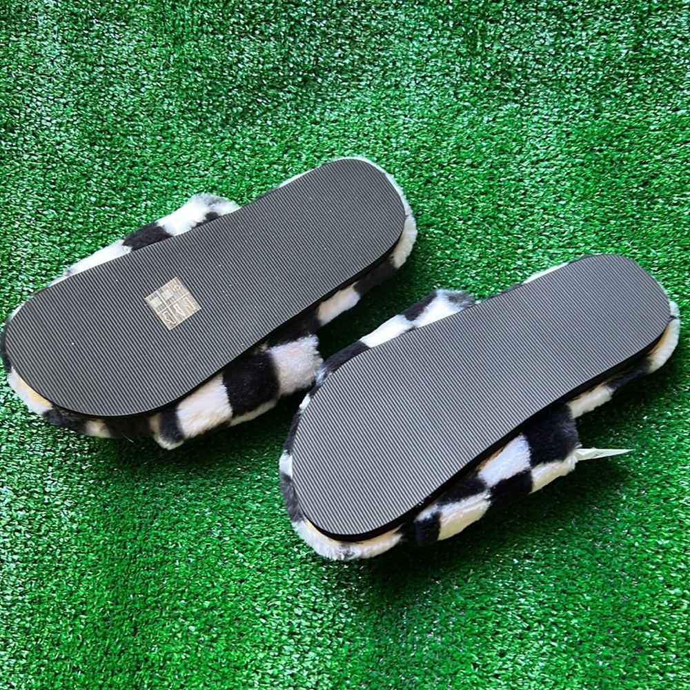 Checkered Slippers - Picture 3 of 4